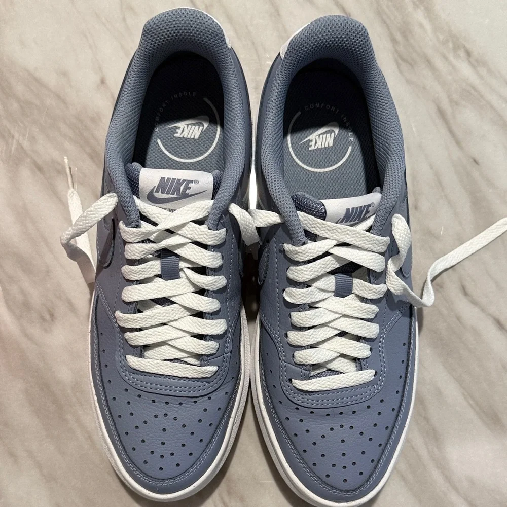 Nike Womens Sneakers in Blue and White - Picture 3 of 6